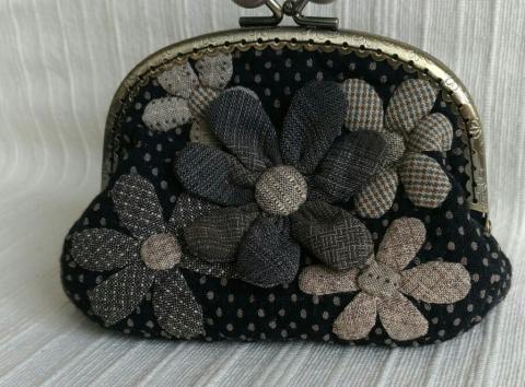立体花の口金ポーチ