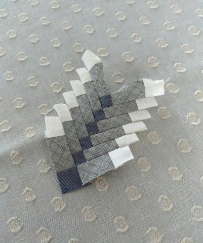少しだけ縫いました