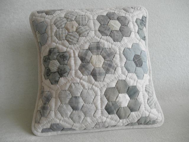 ヘキサゴンのクッションカバー完成 | patch のハンドメイド ブログ
